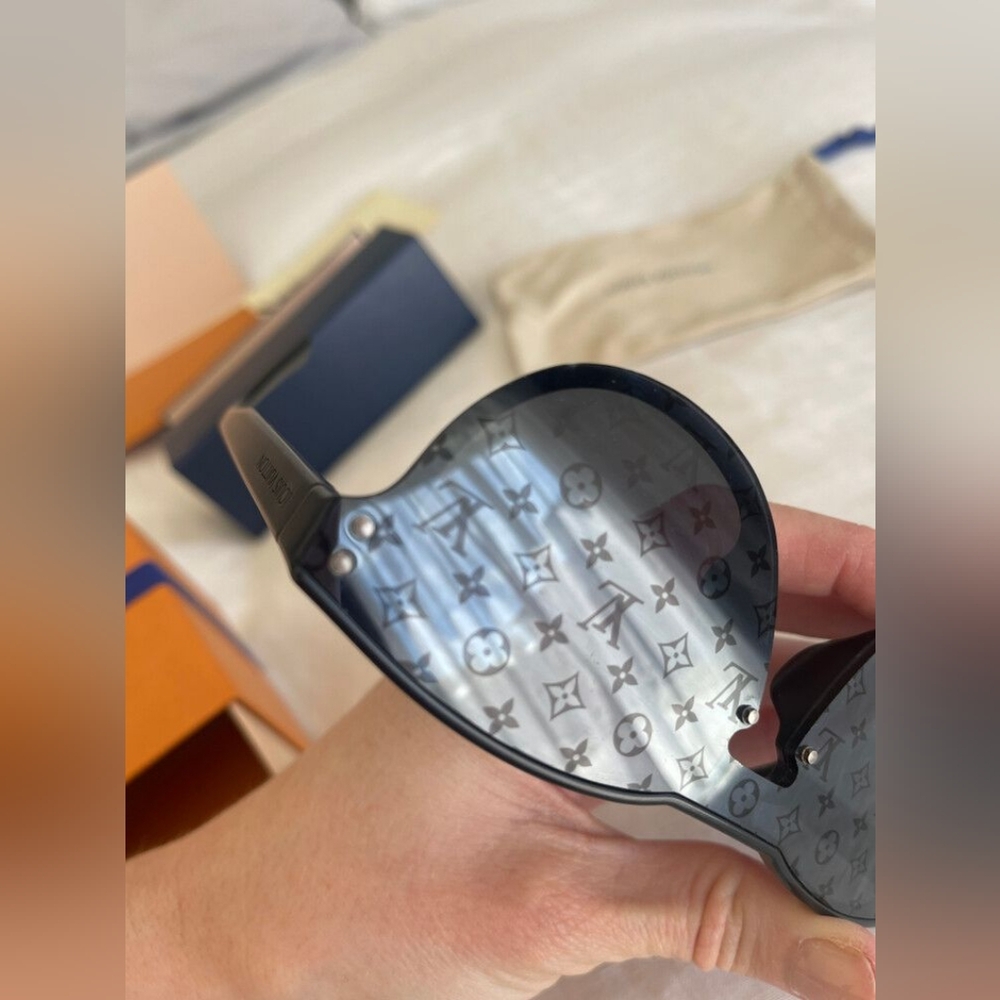 Louis Vuitton Waimea Round Sunglasses - Picture 6 of 11